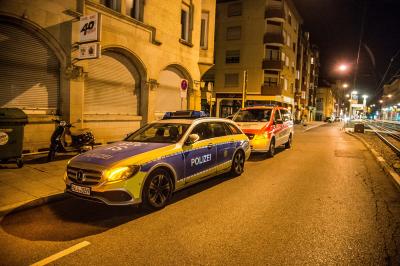 Stuttgart-Ost: Bedrohungslage in Mehrfamilienhaus - Mann droht Haus anzuzuenden - SEK im Einsatz